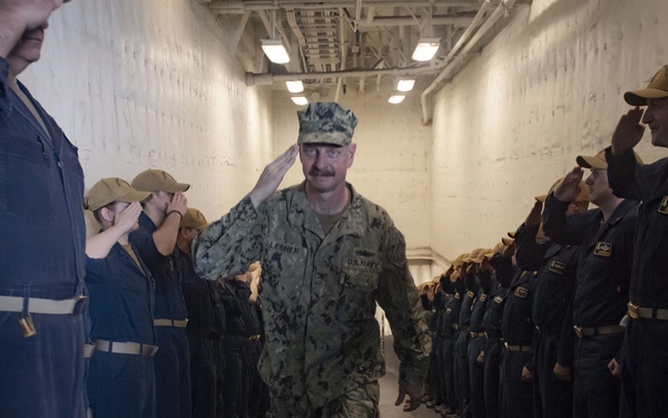 Amphibious Squadron 8 holds change of command at sea
