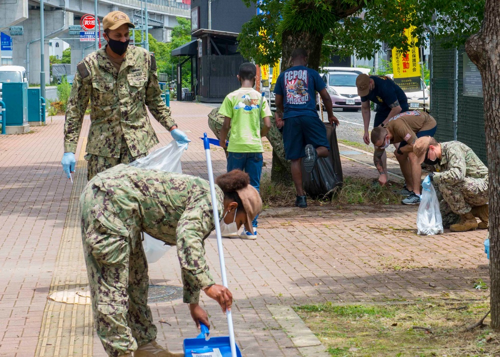 CFAS Sailors Clean Sidewalk