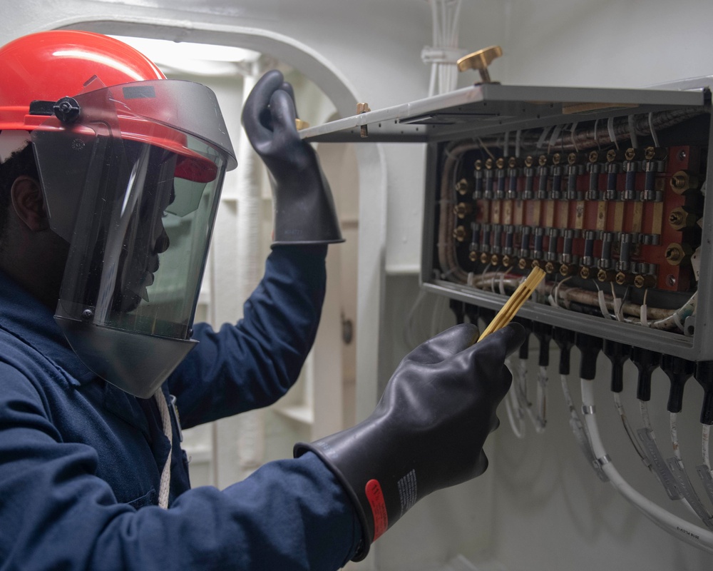 Combat Systems Watch Team Onboard USS Mustin