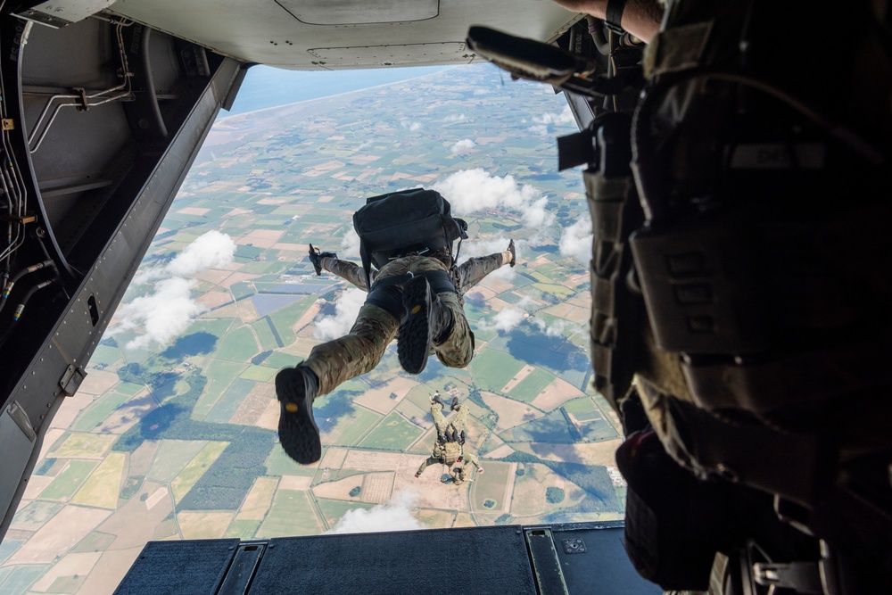 NSW practice jumps near RAF Mildenhall