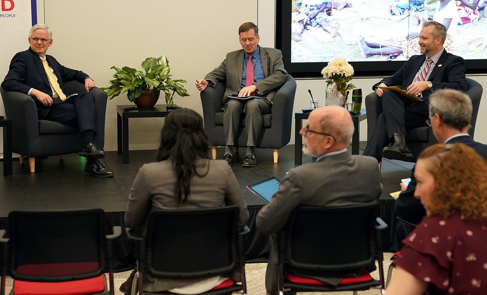 AAID Mark Green holds a conference on NGO assessment and authorization