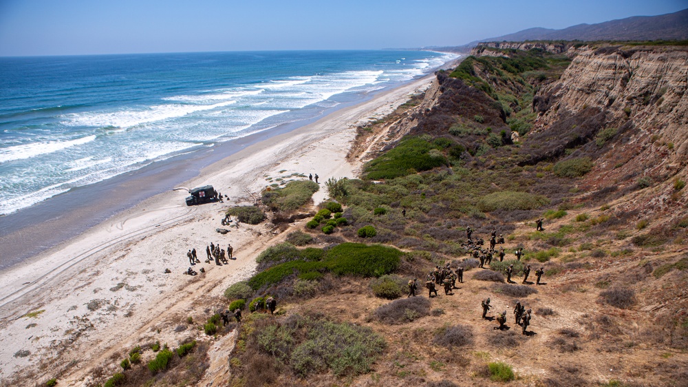 15th MEU’s small boat raid specialists take on rugged terrain