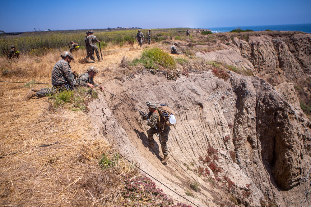 15th MEU’s small boat raid specialists take on rugged terrain