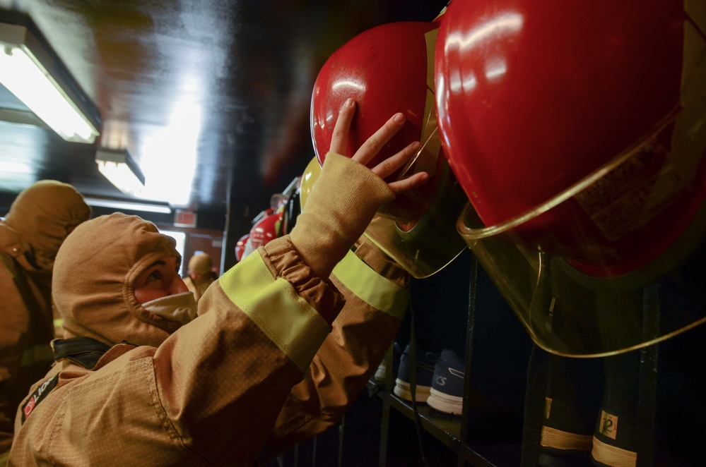 200706-N-TB852-1002 NEWPORT, R.I. (July 6, 2020)  Navy Officer Development School (ODS) conducts shipboard firefirghter training