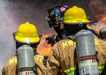 ARFF Marines train with San Diego County firefighters