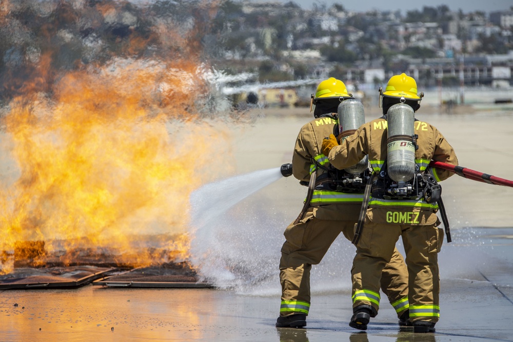 ARFF Marines train with San Diego County firefighters