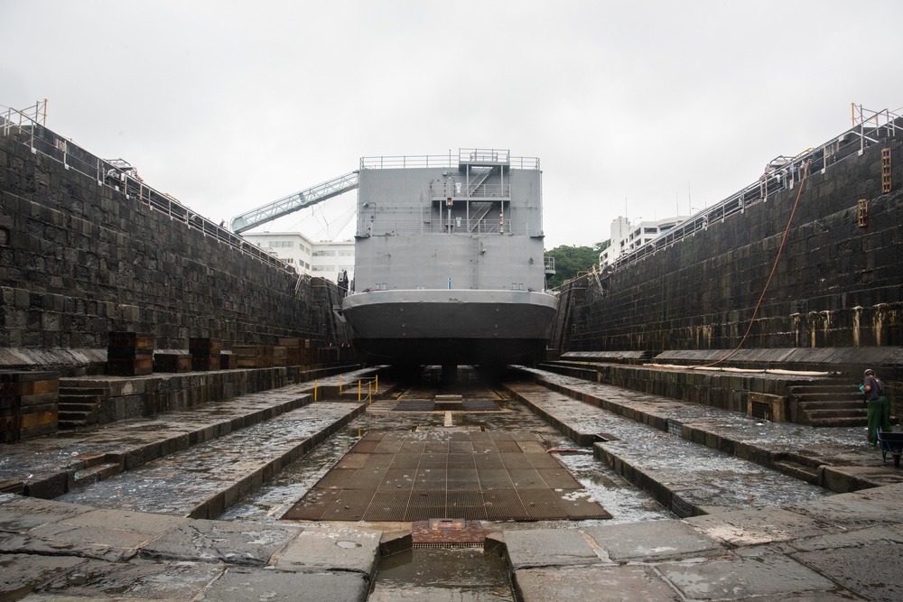 FLEET ACTIVITIES YOKOSUKA DRY DOCK EVOLUTION