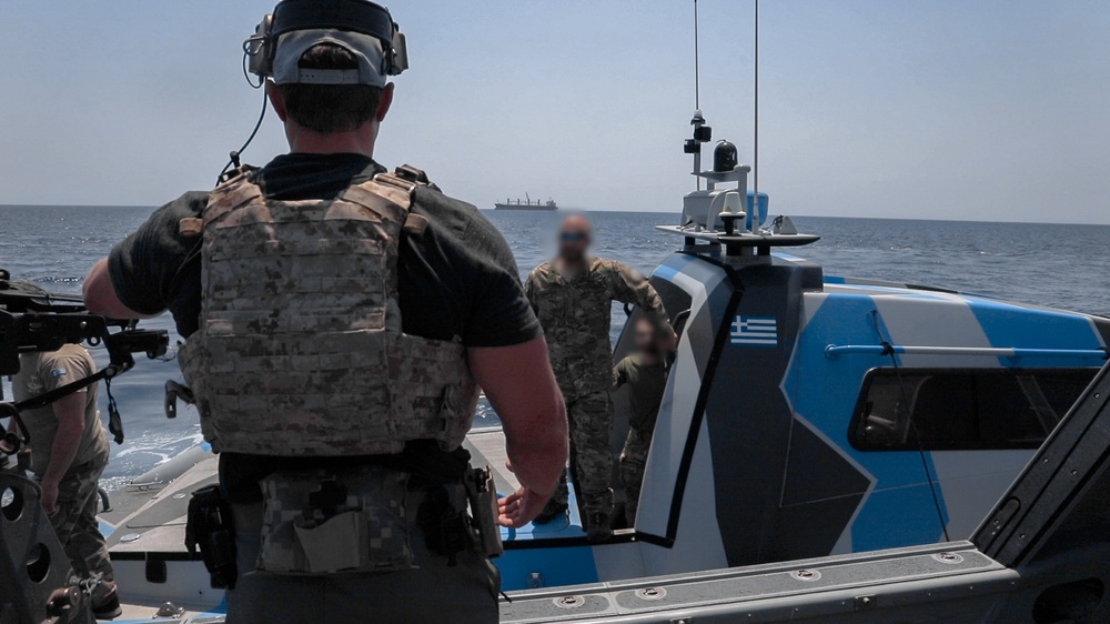 NSW Special Boat Team transits with Hellenic Navy DYK operators