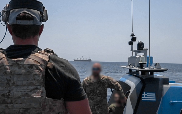 NSW Special Boat Team transits with Hellenic Navy DYK operators