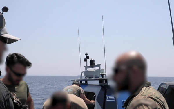 NSW Special Boat Team transits with Hellenic Navy DYK operators
