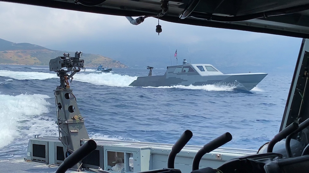 NSW Special Boat Team transits with Hellenic Navy DYK operators