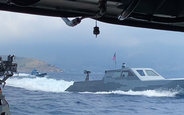 NSW Special Boat Team transits with Hellenic Navy DYK operators