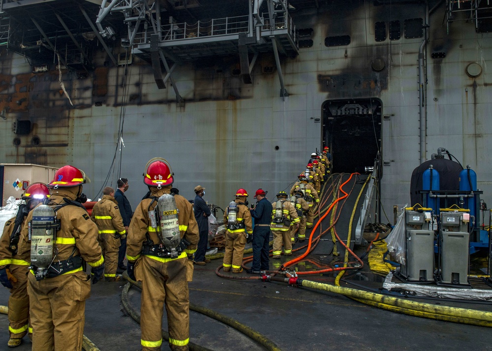Fire aboard USS Bonhomme Richard (LHD 6)