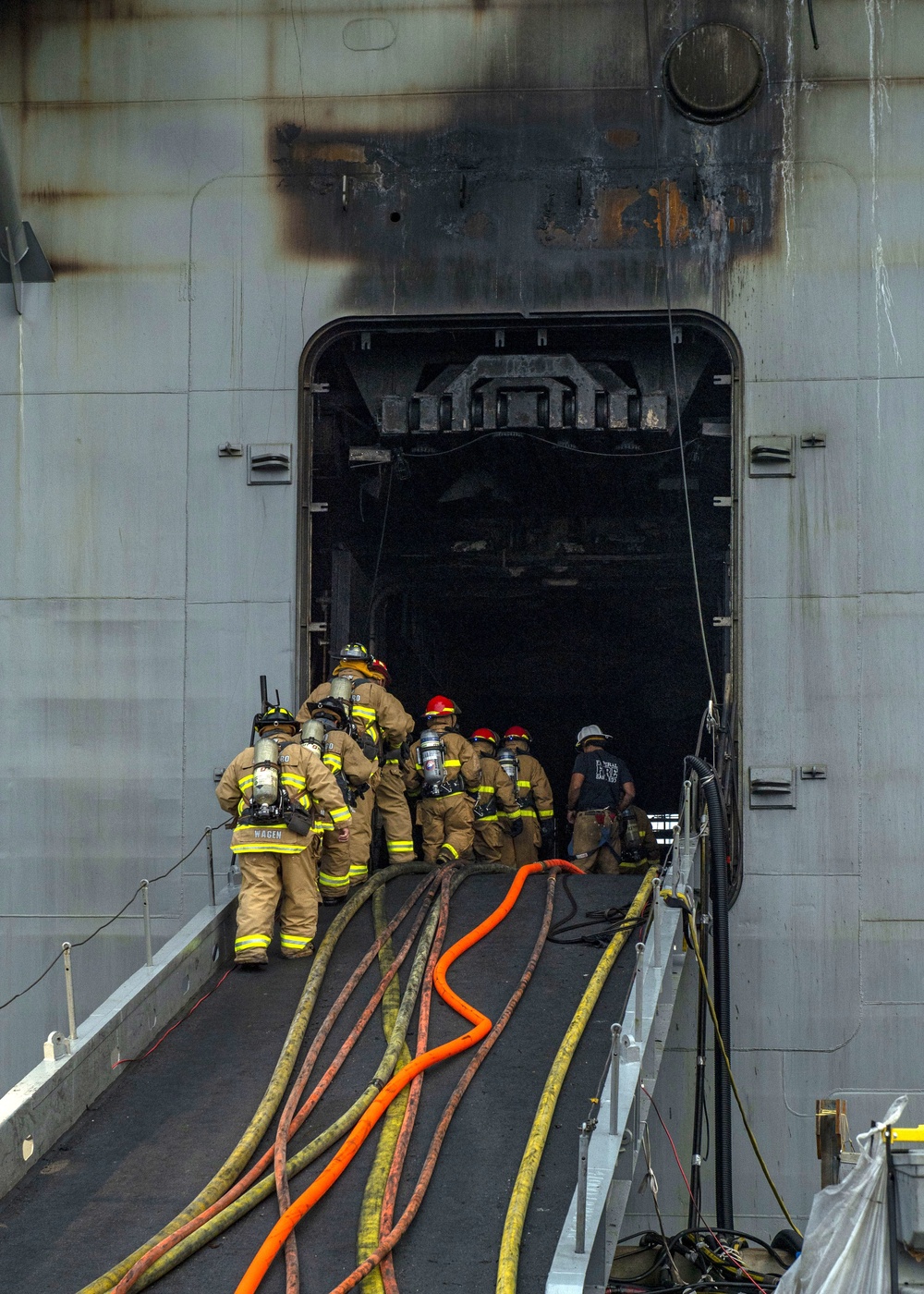 Fire aboard USS Bonhomme Richard (LHD 6)