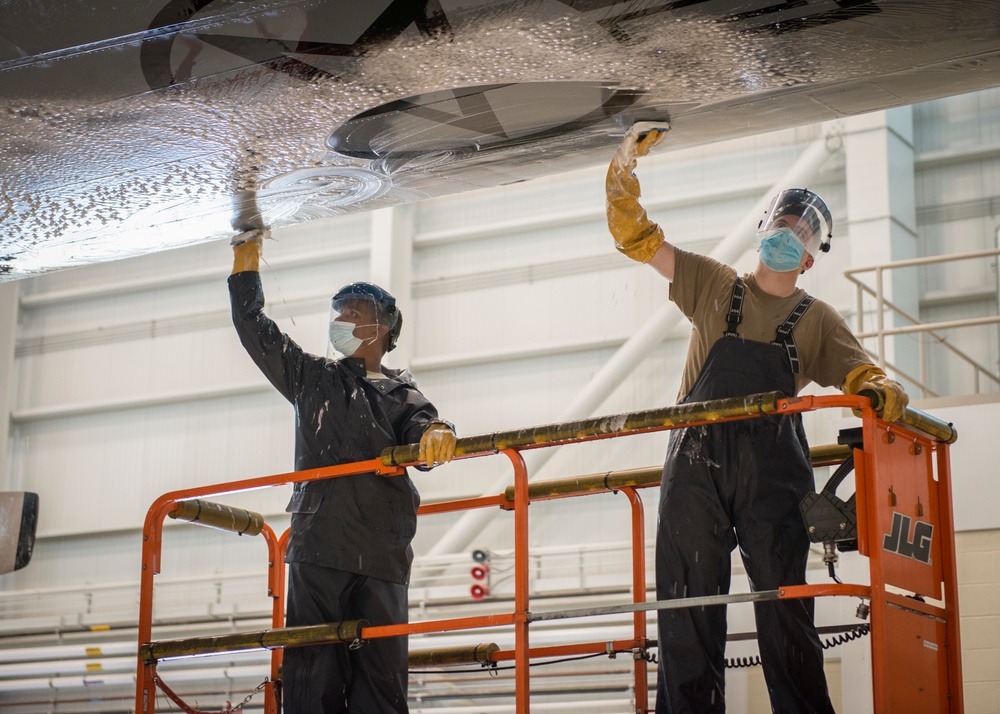 103rd maintainers keep C-130s clean and ready