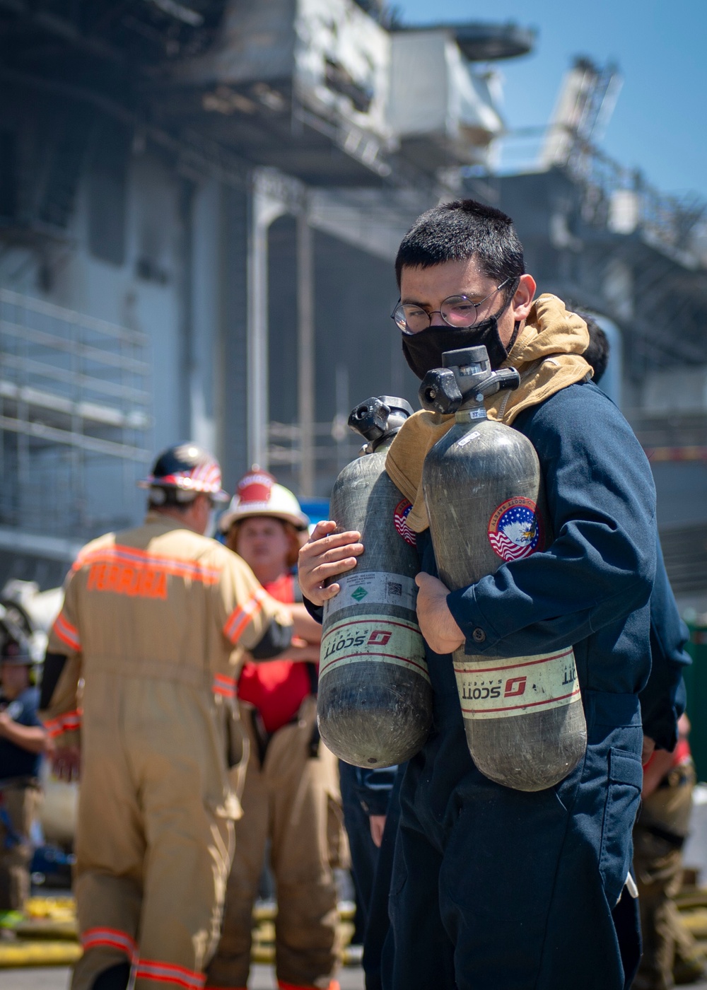 Sailors and Federal San Diego Firefighters fight fire aboard USS Bonhomme Richard