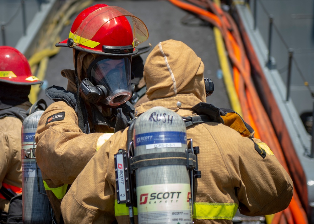 Sailors and Federal San Diego Firefighters fight fire aboard USS Bonhomme Richard