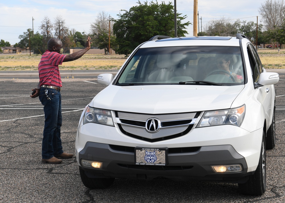 KAFB holds first &quot;drive-in&quot; service