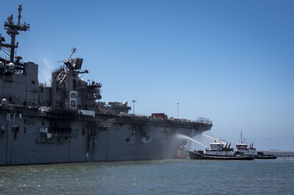 Sailors and Federal San Diego Firefighters fight fire aboard USS Bonhomme Richard