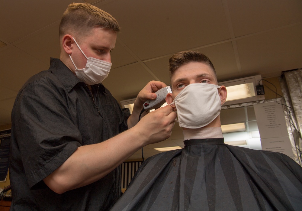 USS Carl Vinson (CVN 70) Retail Specialist Gives Haircut