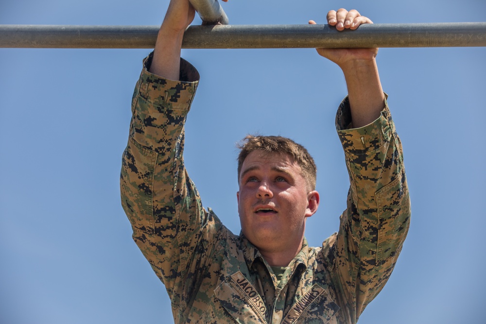 1st LAR Conducts Obstacle Course