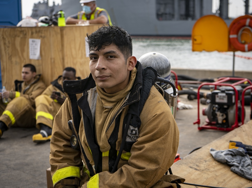 Sailors and Federal San Diego Firefighters fight fire aboard USS Bonhomme Richard