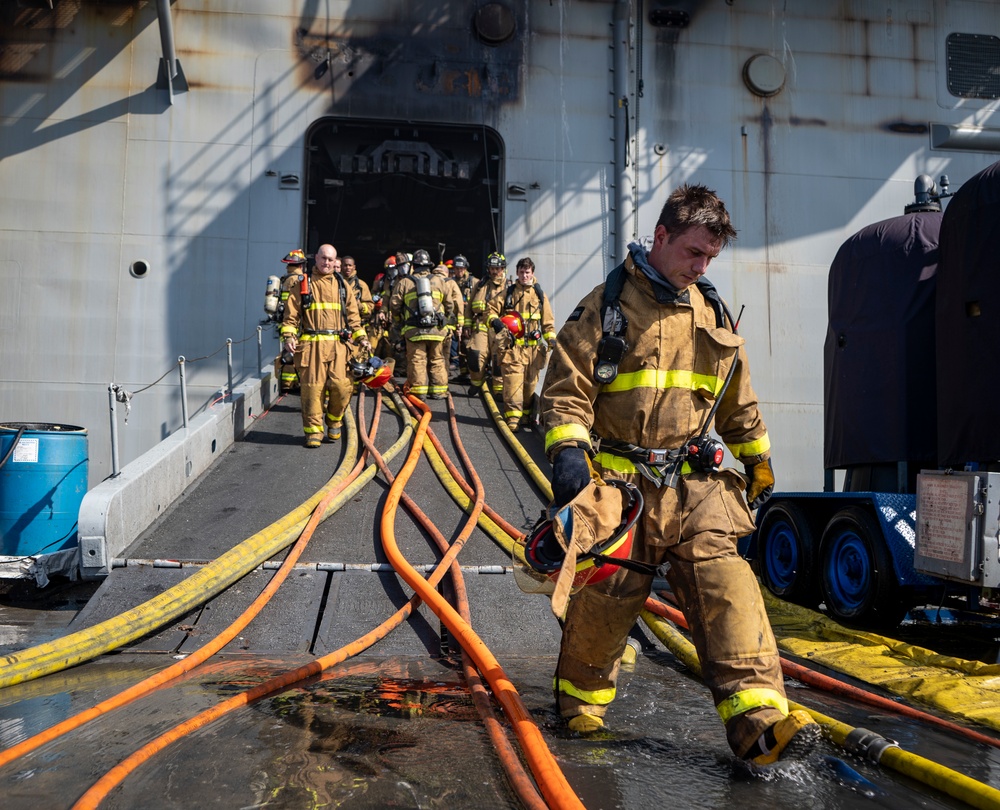 Sailors and Federal San Diego Firefighters fight fire aboard USS Bonhomme Richard