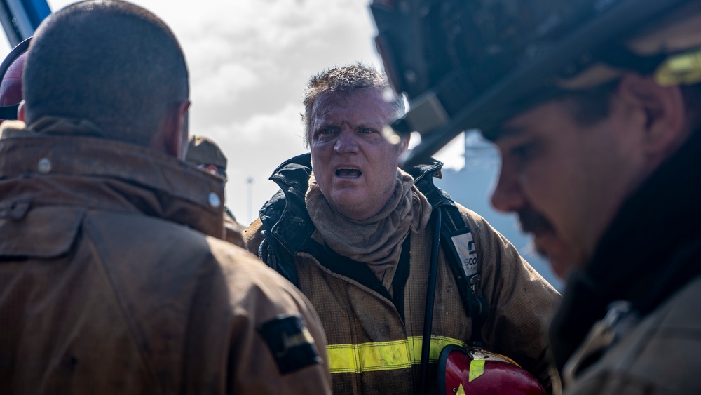 Sailors and Federal San Diego Firefighters fight fire aboard USS Bonhomme Richard