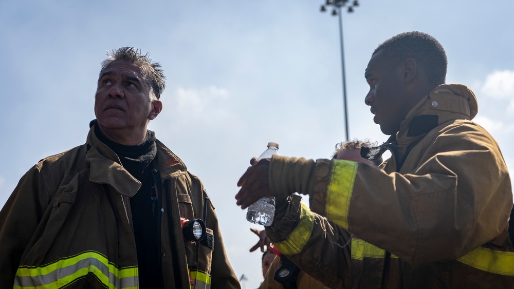 Sailors and Federal San Diego Firefighters fight fire aboard USS Bonhomme Richard