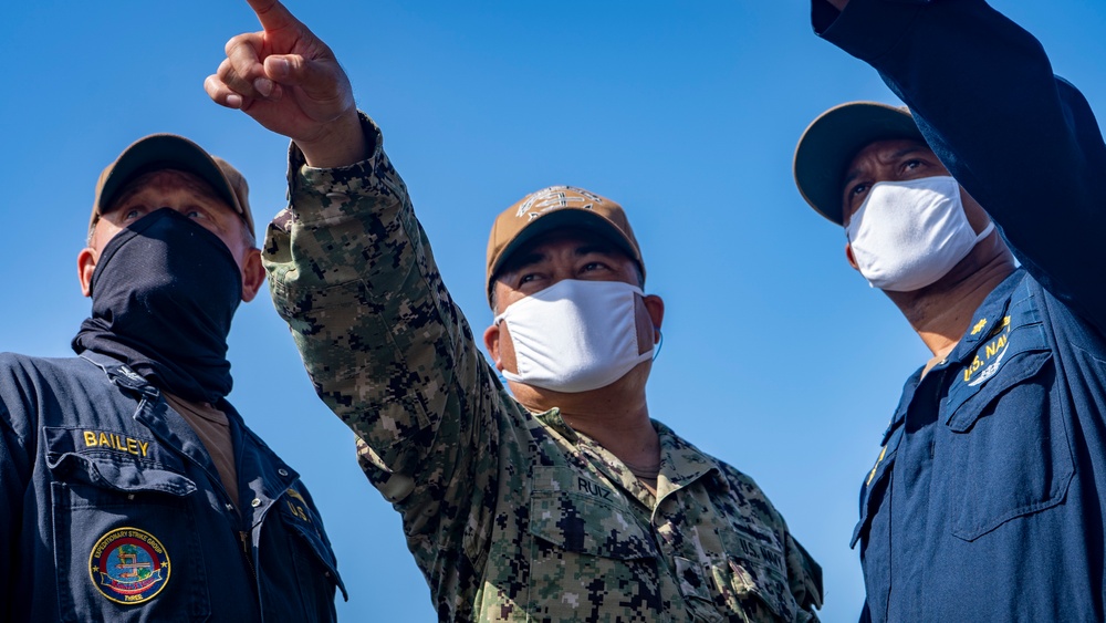 Sailors and Federal San Diego Firefighters fight fire aboard USS Bonhomme Richard