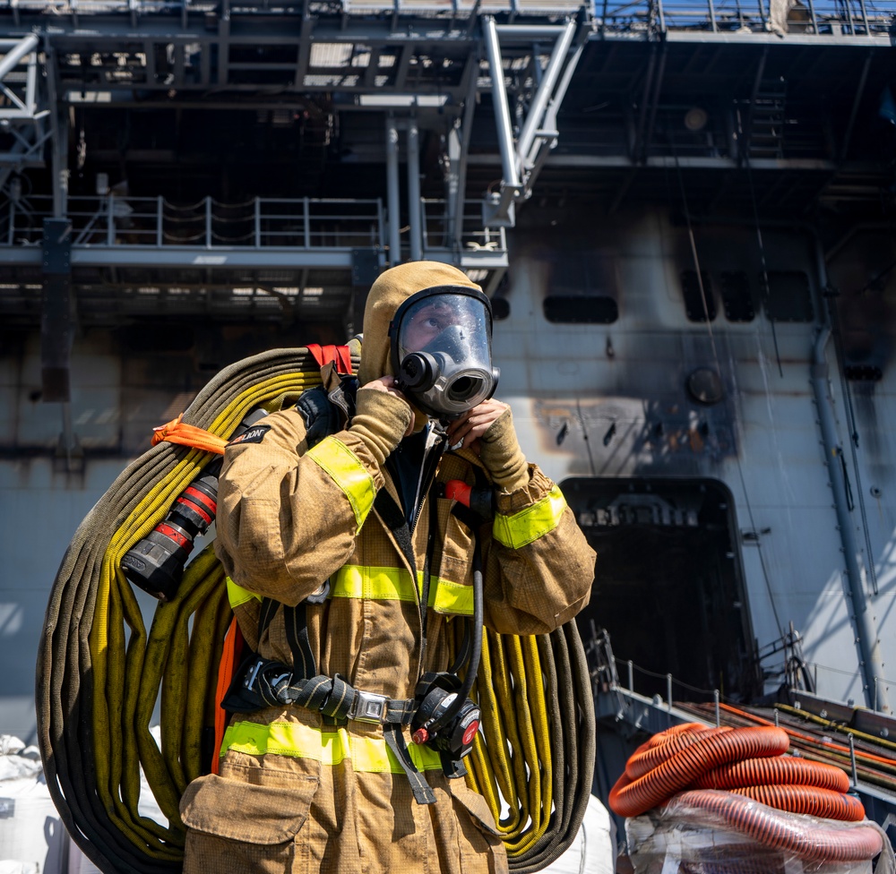 Sailors and Federal San Diego Firefighters fight fire aboard USS Bonhomme Richard