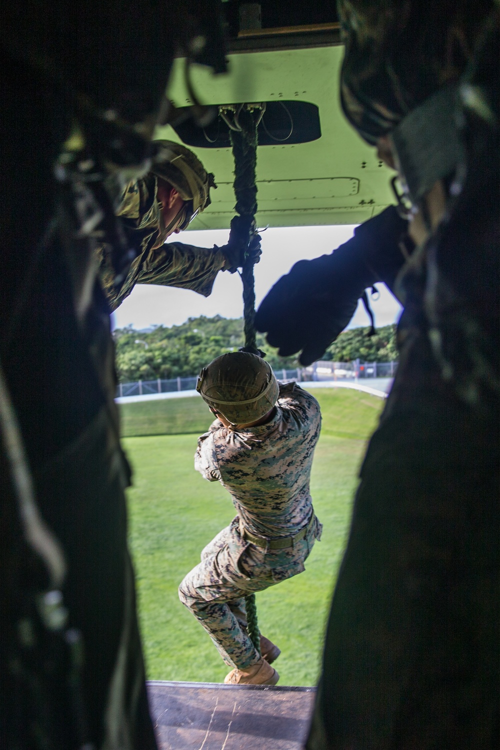 BLT 2/4, 31st MEU, fast rope from MV22B Osprey