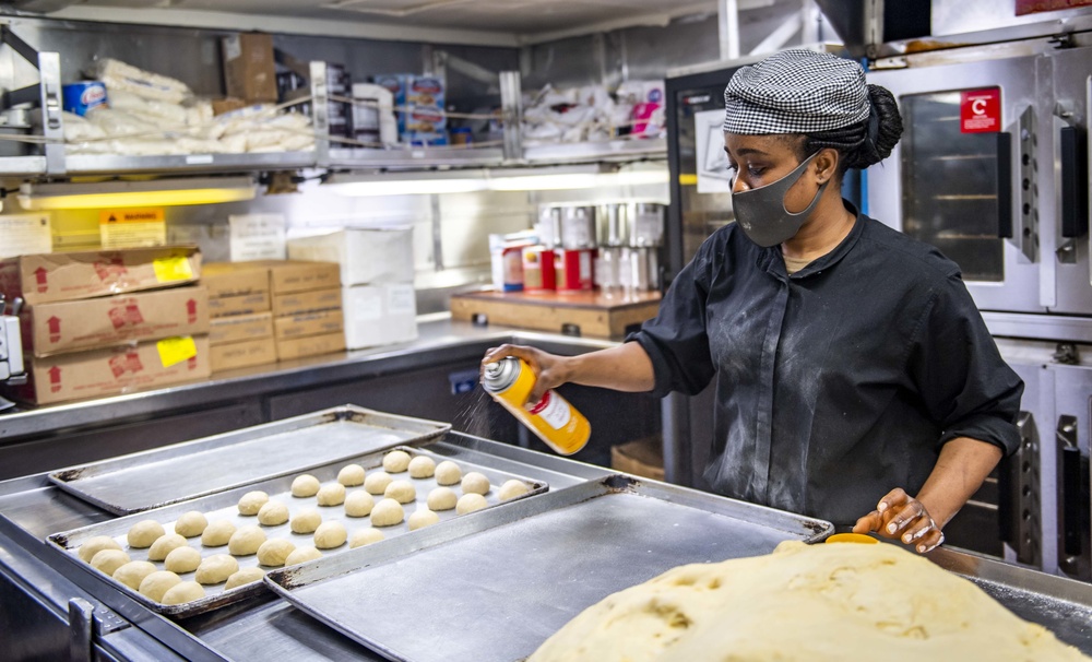 Culinary Specialists aboard USS Germantown (LSD 42) Prepare Dinner for the Crew