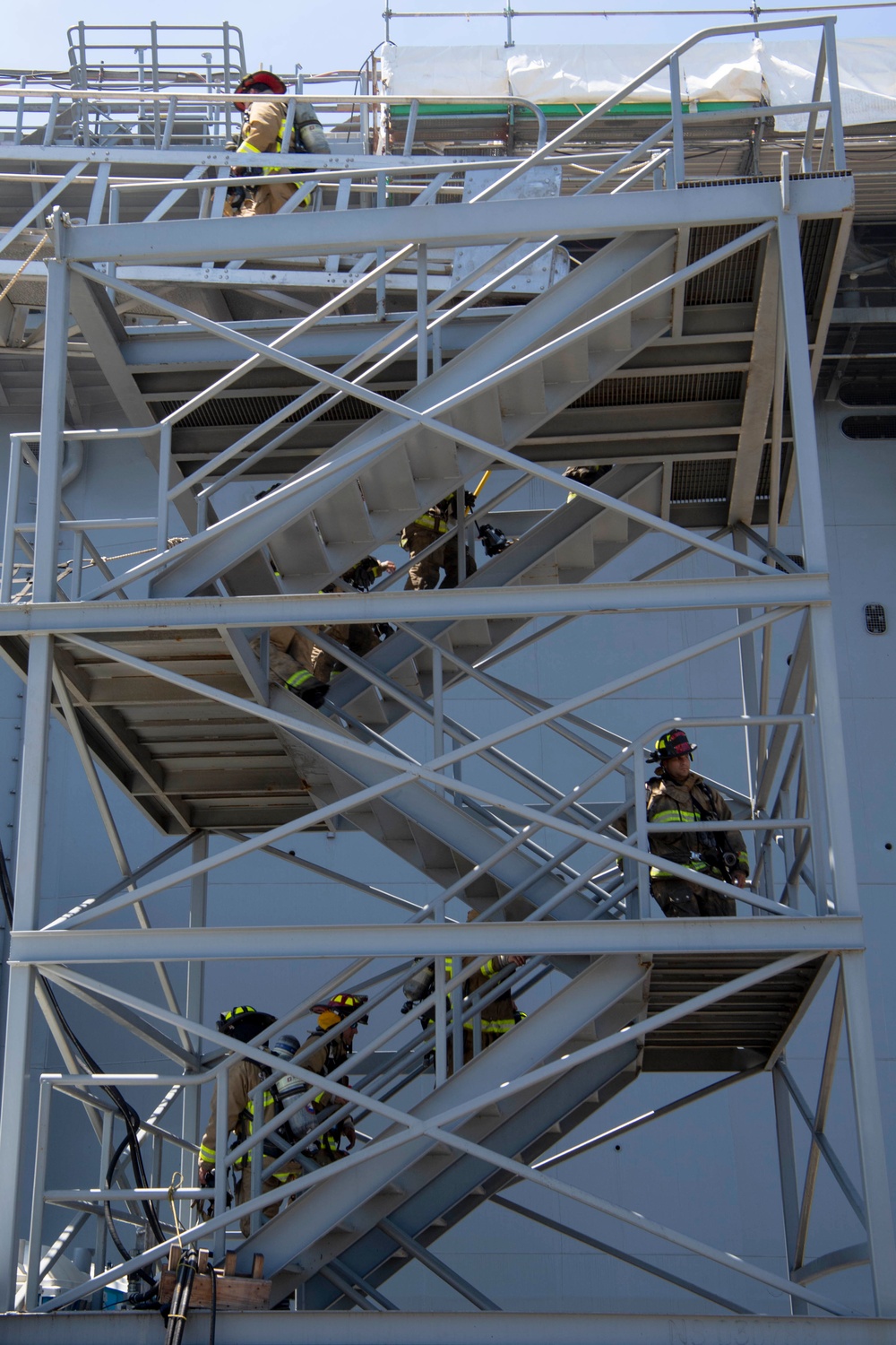 DVIDS - Images - Sailors and Federal San Diego Firefighters fight fire ...