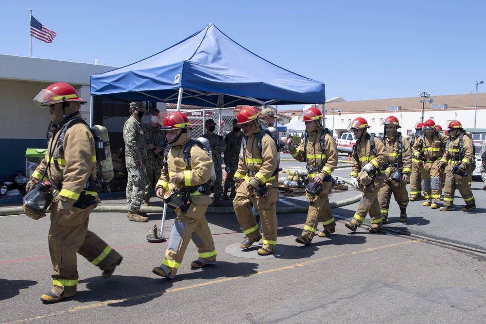 Sailors and Federal San Diego Firefighters fight fire aboard USS Bonhomme Richard