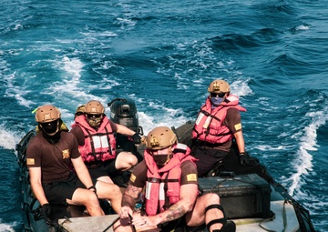 Mine Hunting in the Arabian Gulf