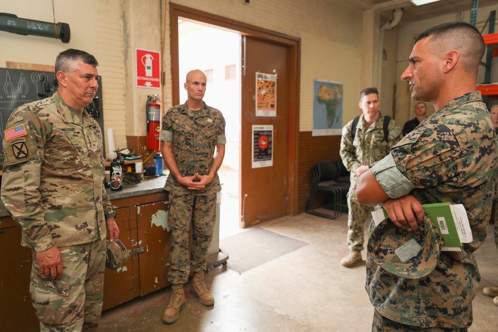 AFRICOM Commander visits SPMAGTF-CR-AF 20.2
