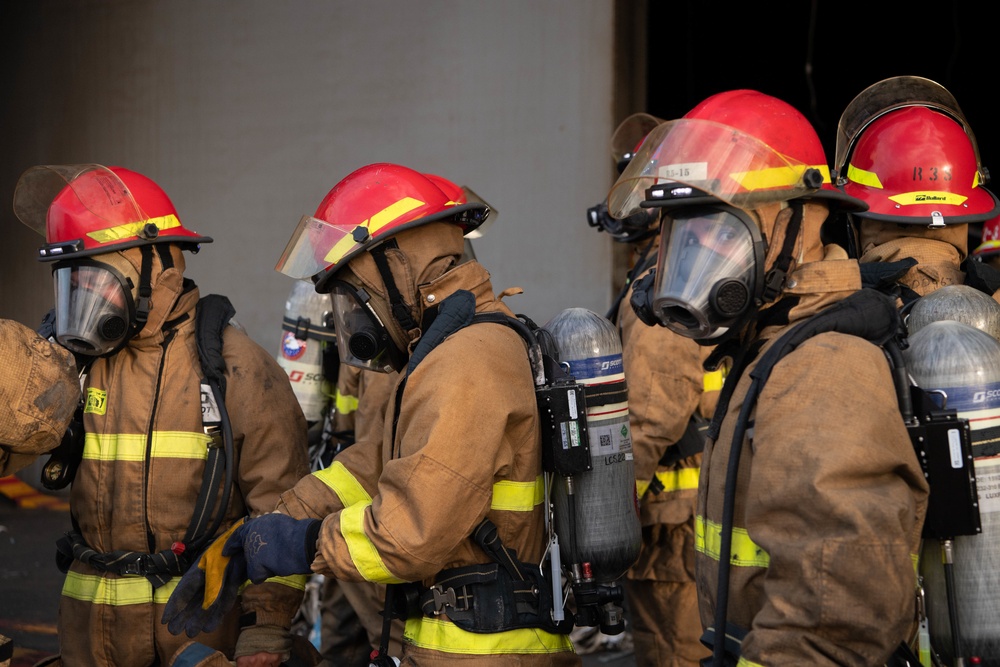 Sailors and Federal San Diego Firefighters fight fire aboard USS Bonhomme Richard