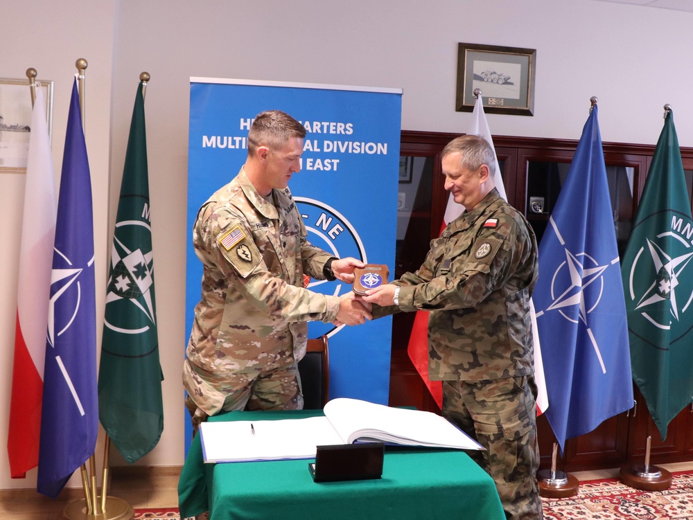 Incoming eFP Commander visits MND-NE