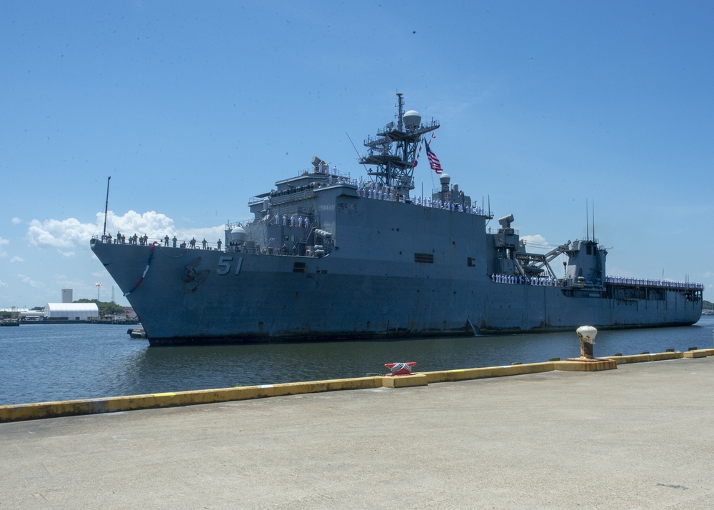 USS Oak Hill Return to Homeport