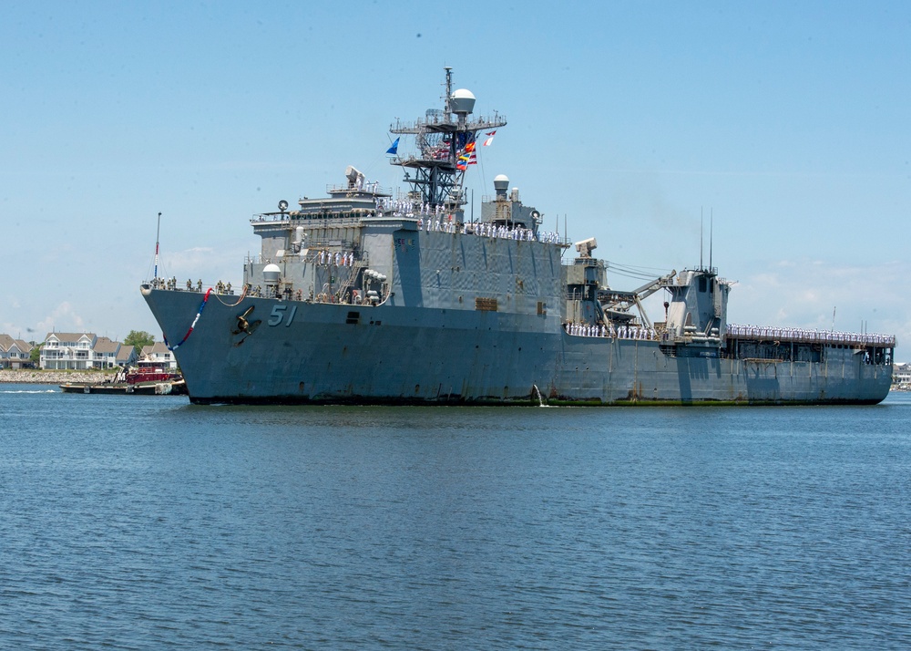 USS Oak Hill Return to Homeport