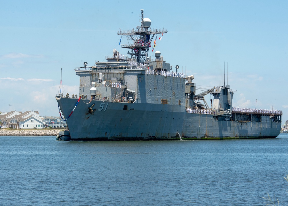 USS Oak Hill Return to Homeport