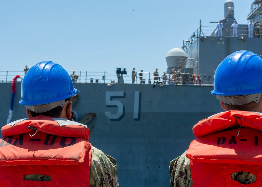 USS Oak Hill Return to Homeport