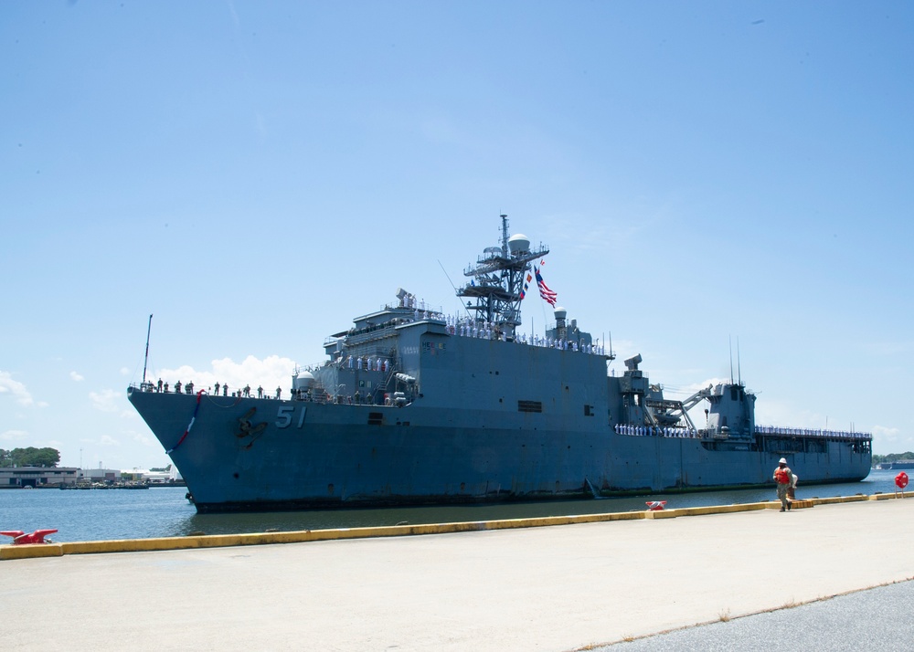 USS Oak Hill Return to Homeport