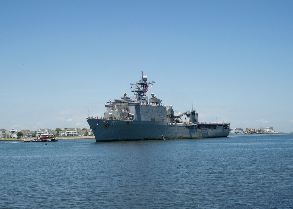 USS Oak Hill Return to Homeport