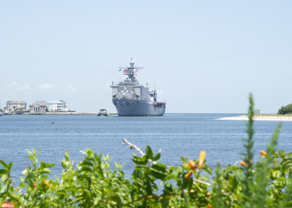 USS Oak Hill Return to Homeport