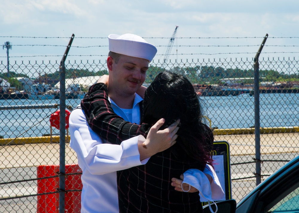 USS Oak Hill Return to Homeport