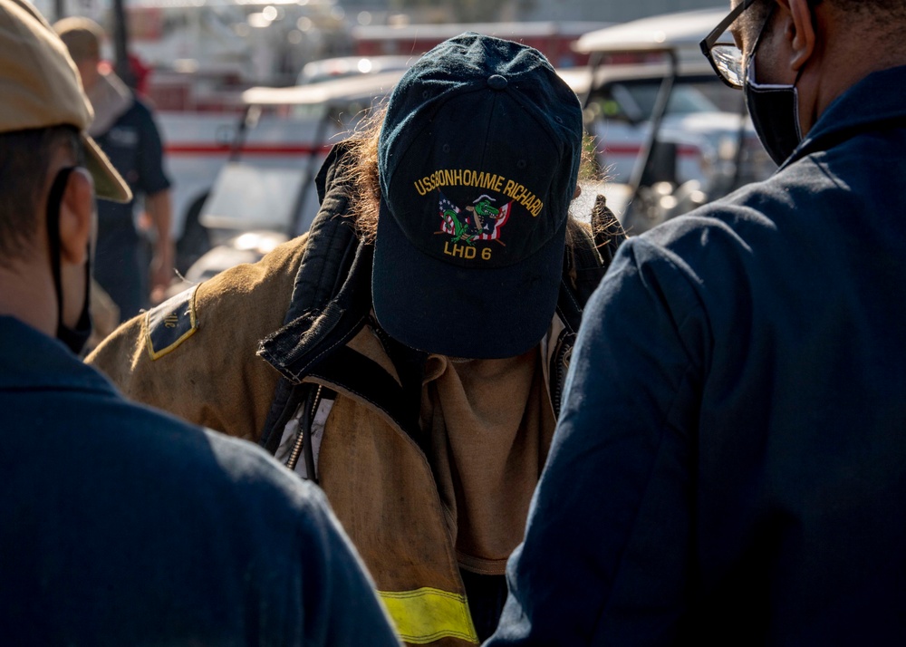 Sailors and Federal San Diego Firefighters fight fire aboard USS Bonhomme Richard