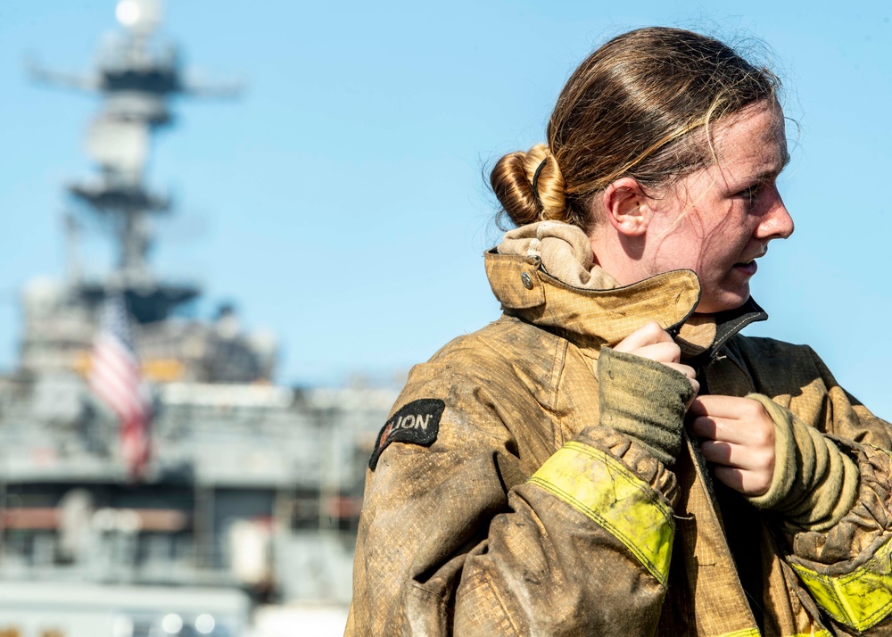 Sailors and Federal San Diego Firefighters fight fire aboard USS Bonhomme Richard