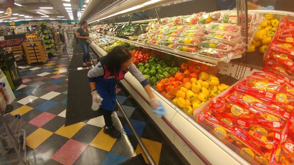 Commissary customers find healthy fresh fruits, vegetables thanks to resilient supply chain